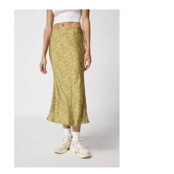 SILKY MIDI SKIRT - Picture 1 of 7